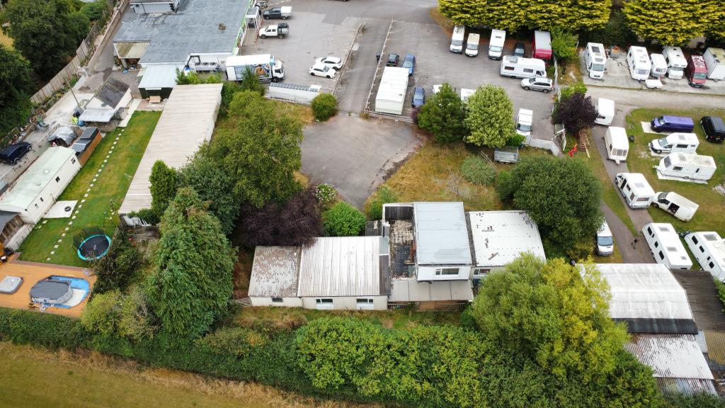 Lot: 81 - HOUSE, BUNGALOW AND CHALETS WITH POTENTIAL - Aerial of the Lot